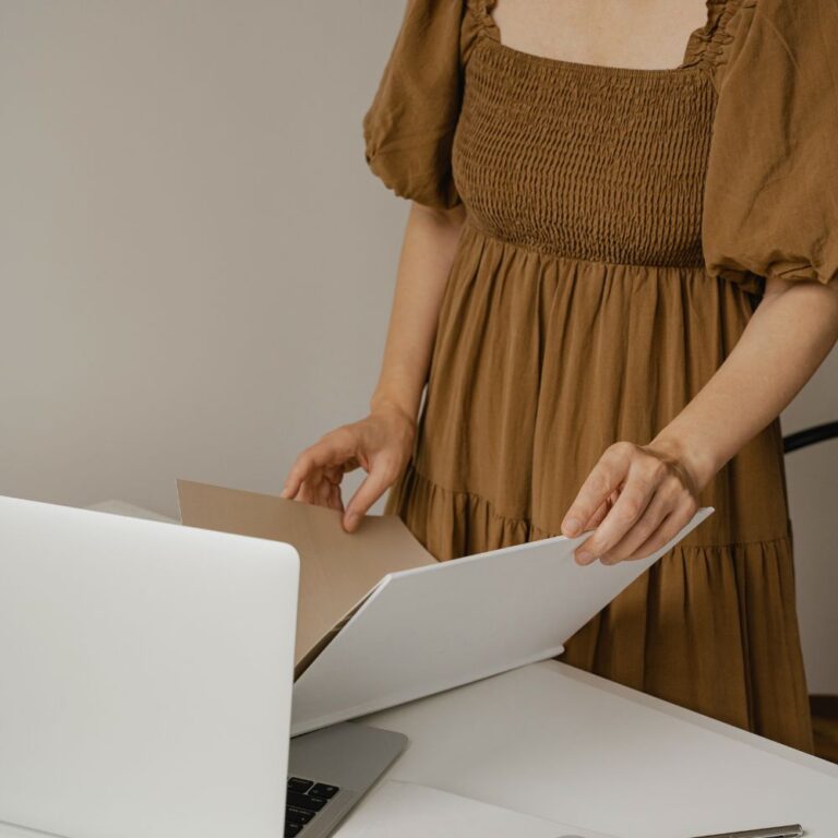 Read more about the article How to Make Money with Canva: 10 Amazing & Creative Ways